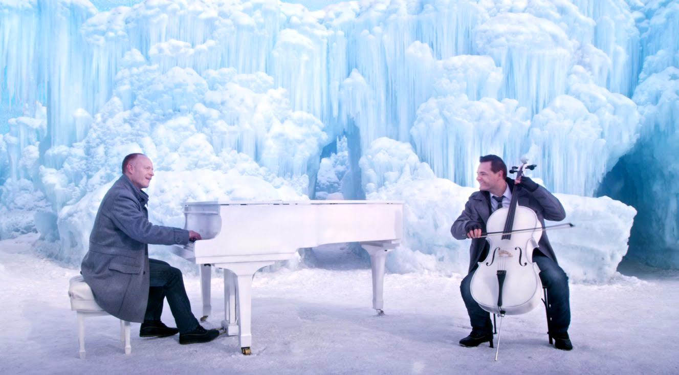 Музыка зима в сердце. The Piano guys Холодное сердце. Рояль в снегу. Музыкант в снегу. Музыканты зимой.